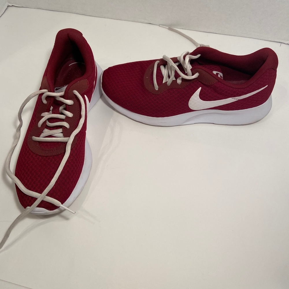 Burgundy Nike 8126555-604 tanjun running shoes